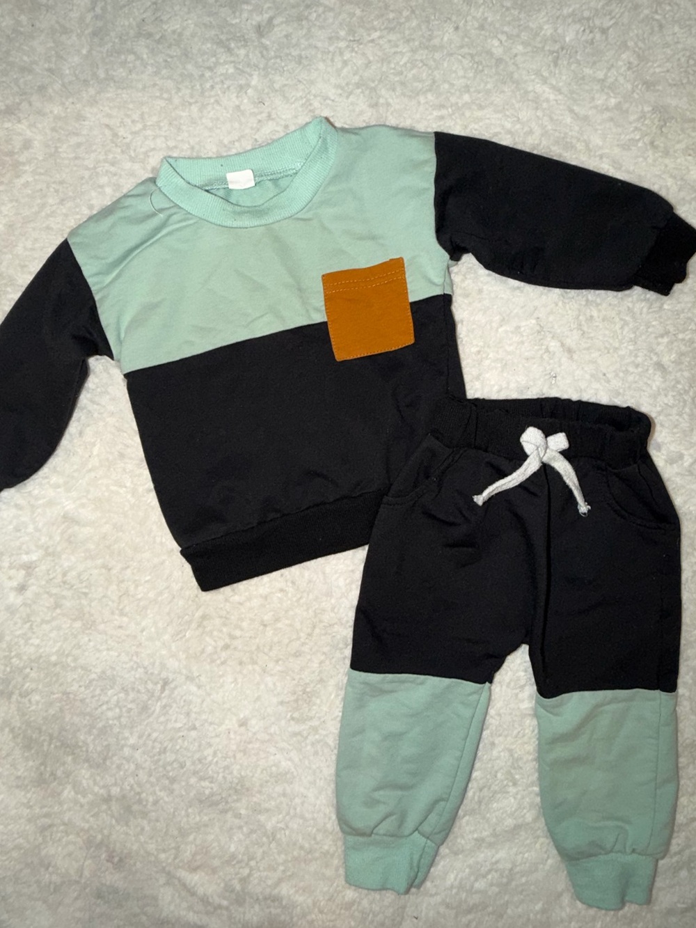 Kids Two-Tone Mint & Black Sweat Set with Contrast Pocket